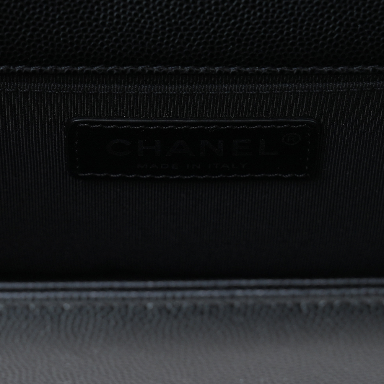 CHANEL(USED)샤넬 A67086 캐비어 보이샤넬 미듐 플랩백