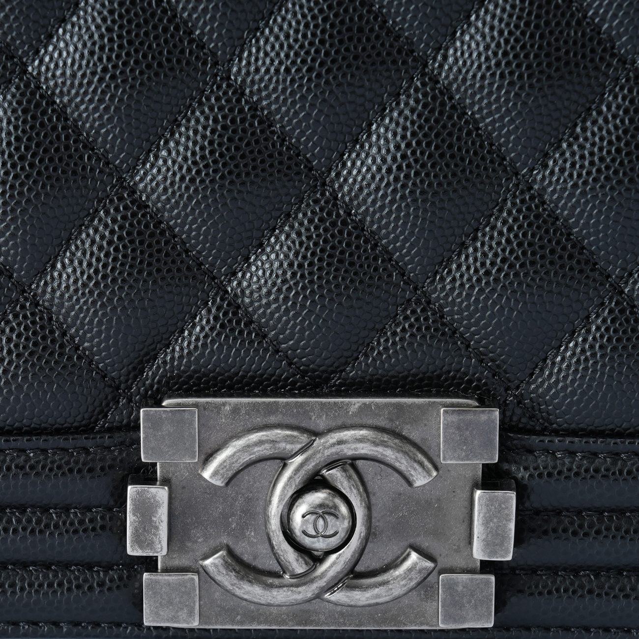CHANEL(USED)샤넬 A67086 캐비어 보이샤넬 미듐 플랩백