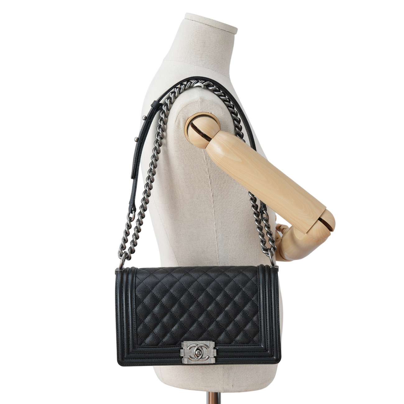 CHANEL(USED)샤넬 A67086 캐비어 보이샤넬 미듐 플랩백