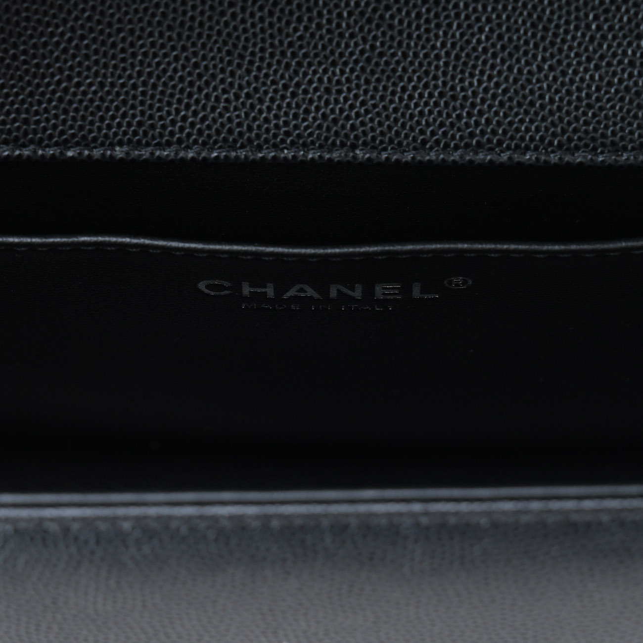 CHANEL(USED)샤넬 A67086 캐비어 보이샤넬 미듐 플랩백
