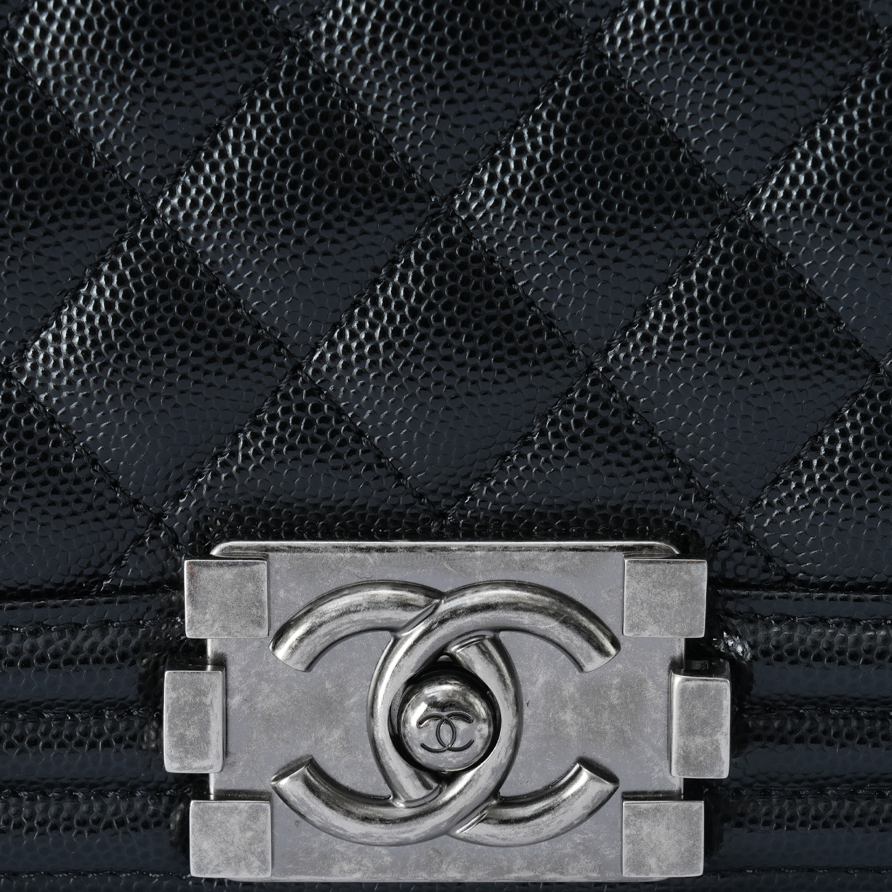CHANEL(USED)샤넬 A67086 캐비어 보이샤넬 미듐 플랩백