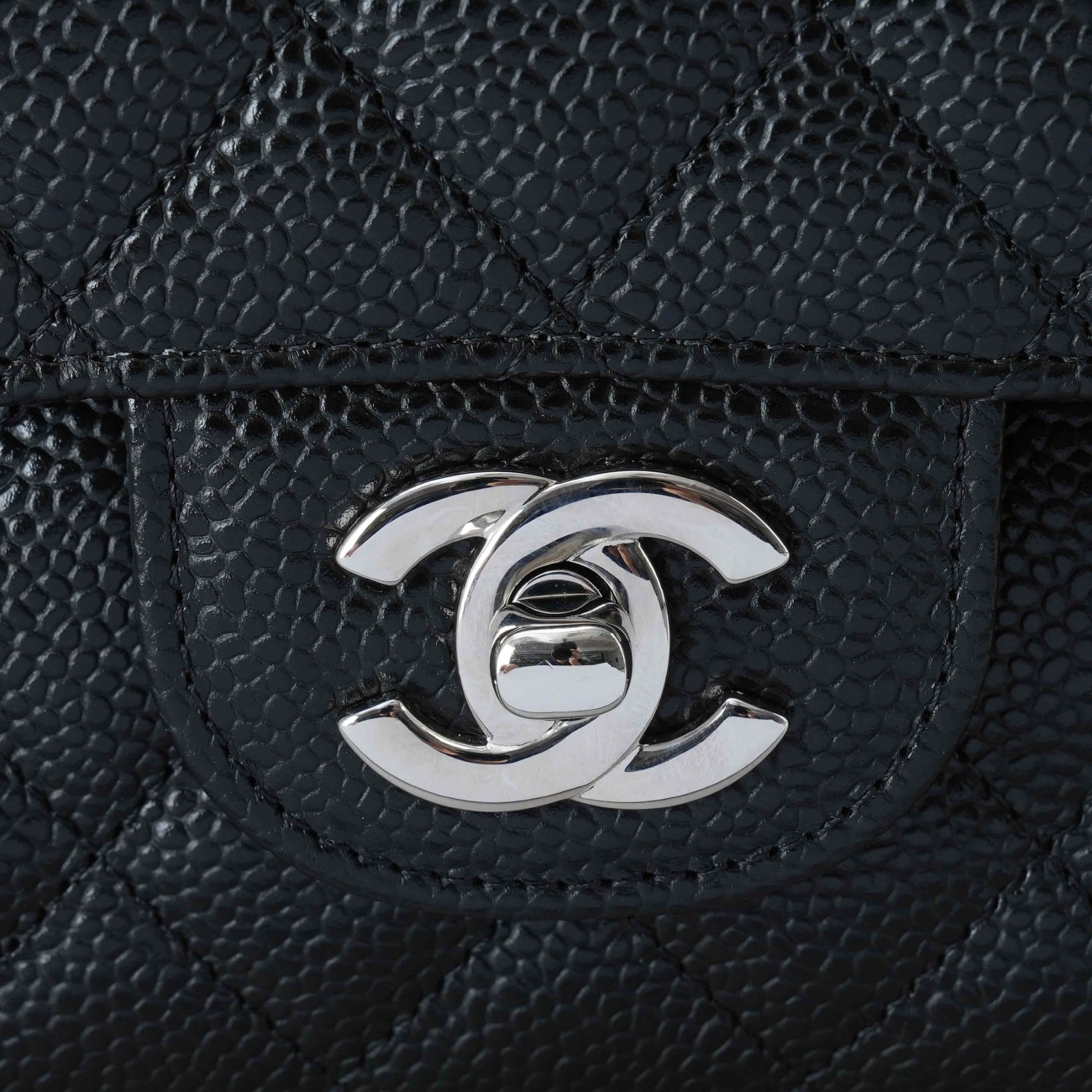 CHANEL(USED)샤넬 캐비어 클래식 미듐 플랩백