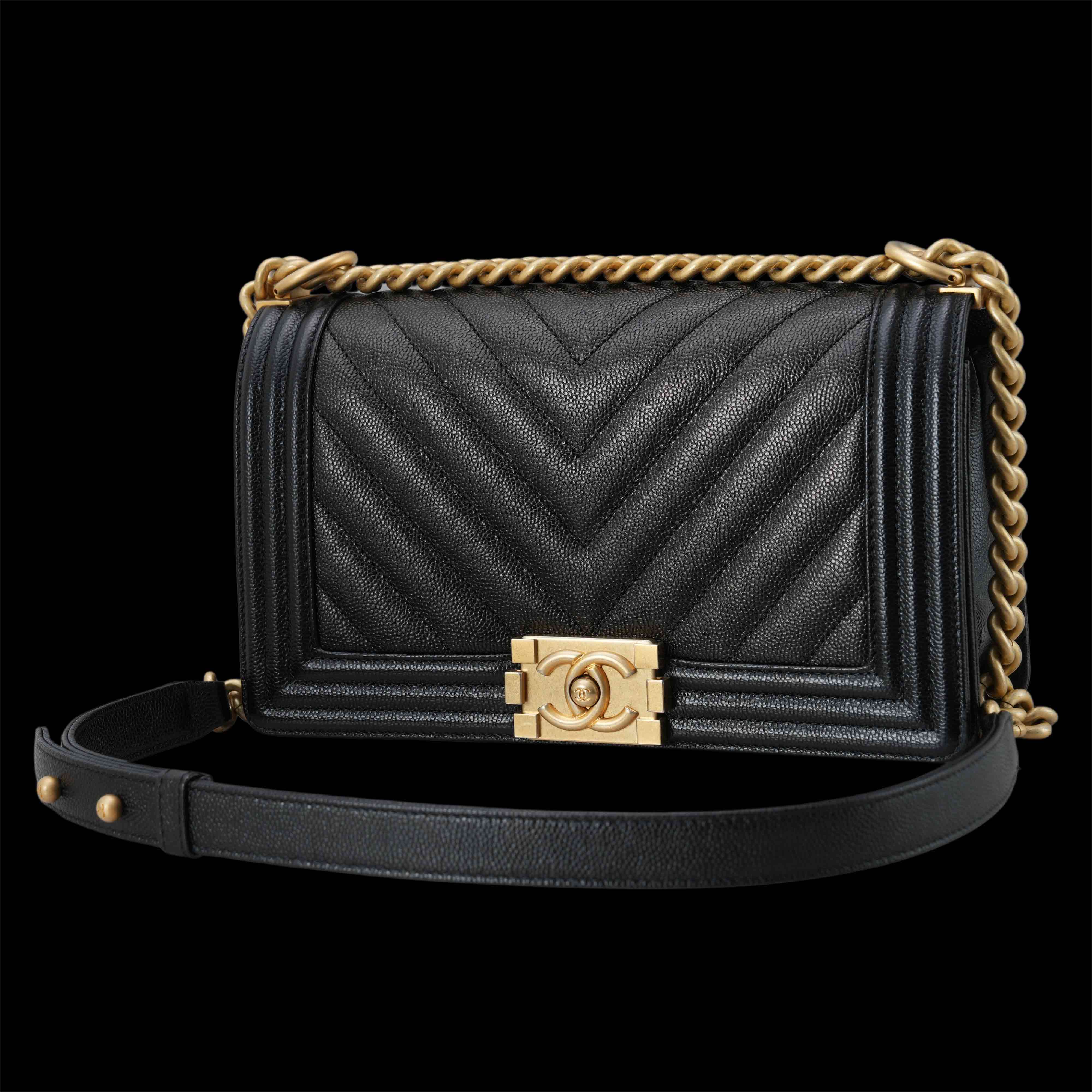 CHANEL(USED)샤넬 캐비어 쉐브론 보이샤넬 미듐 플랩백