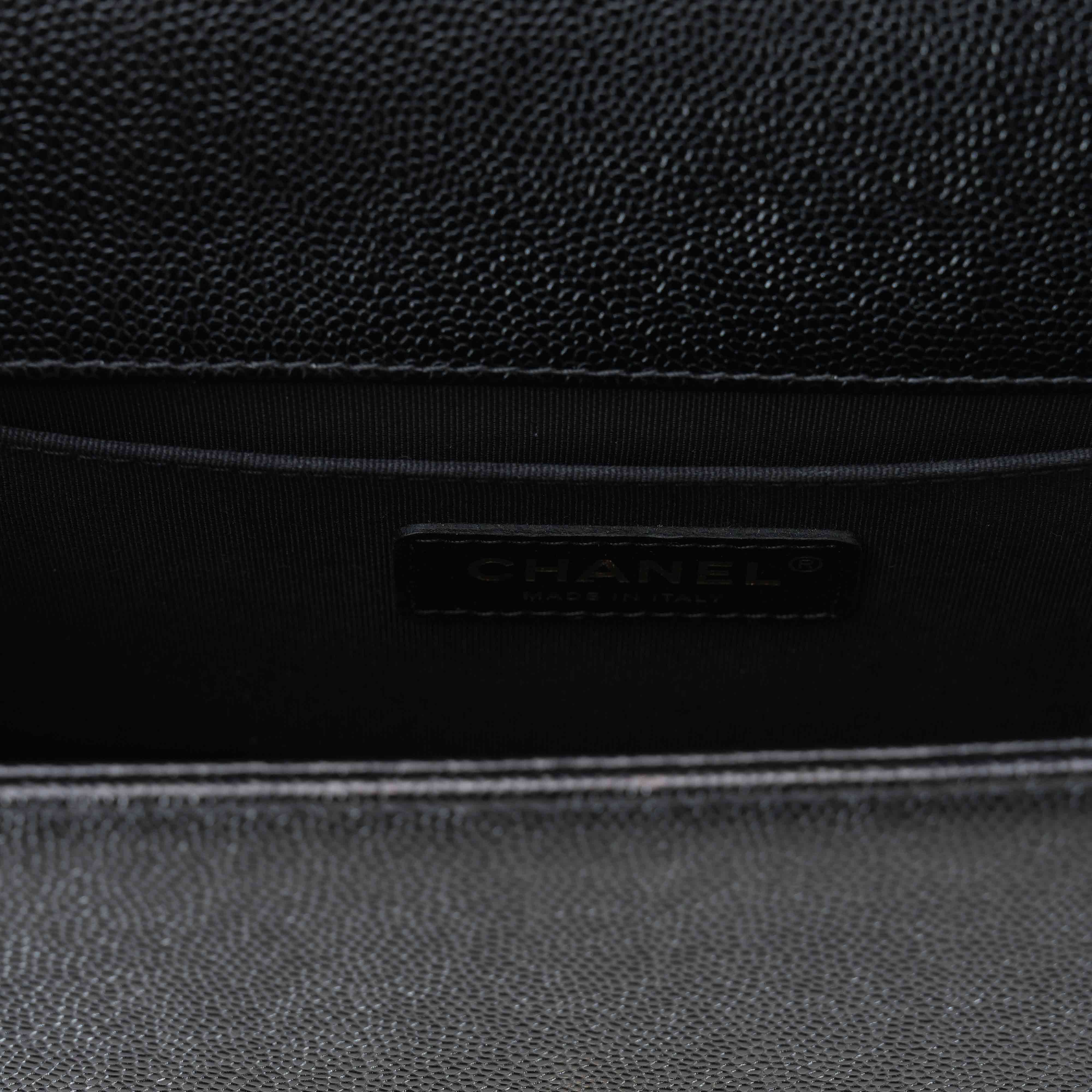 CHANEL(USED)샤넬 캐비어 쉐브론 보이샤넬 미듐 플랩백