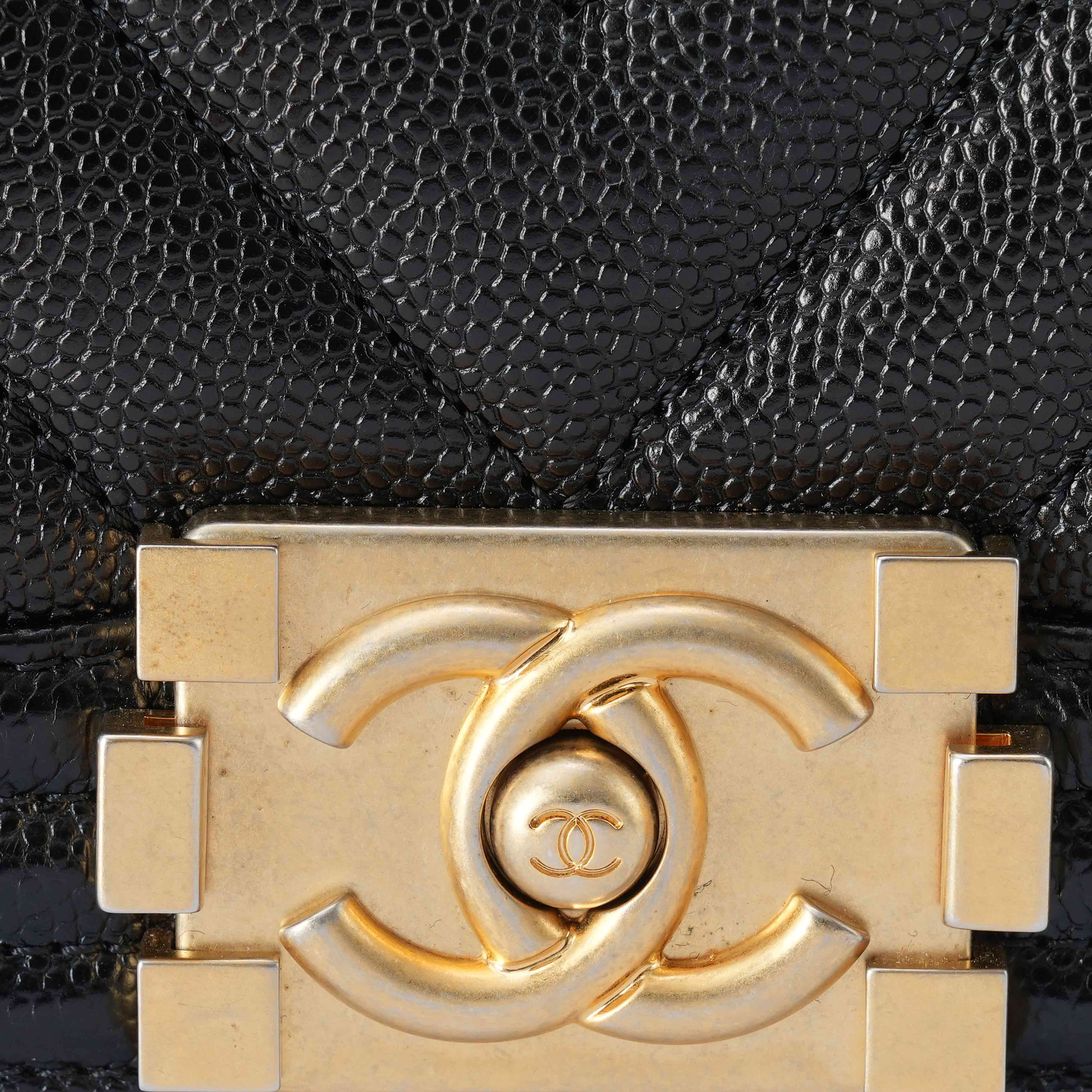 CHANEL(USED)샤넬 캐비어 쉐브론 보이샤넬 미듐 플랩백