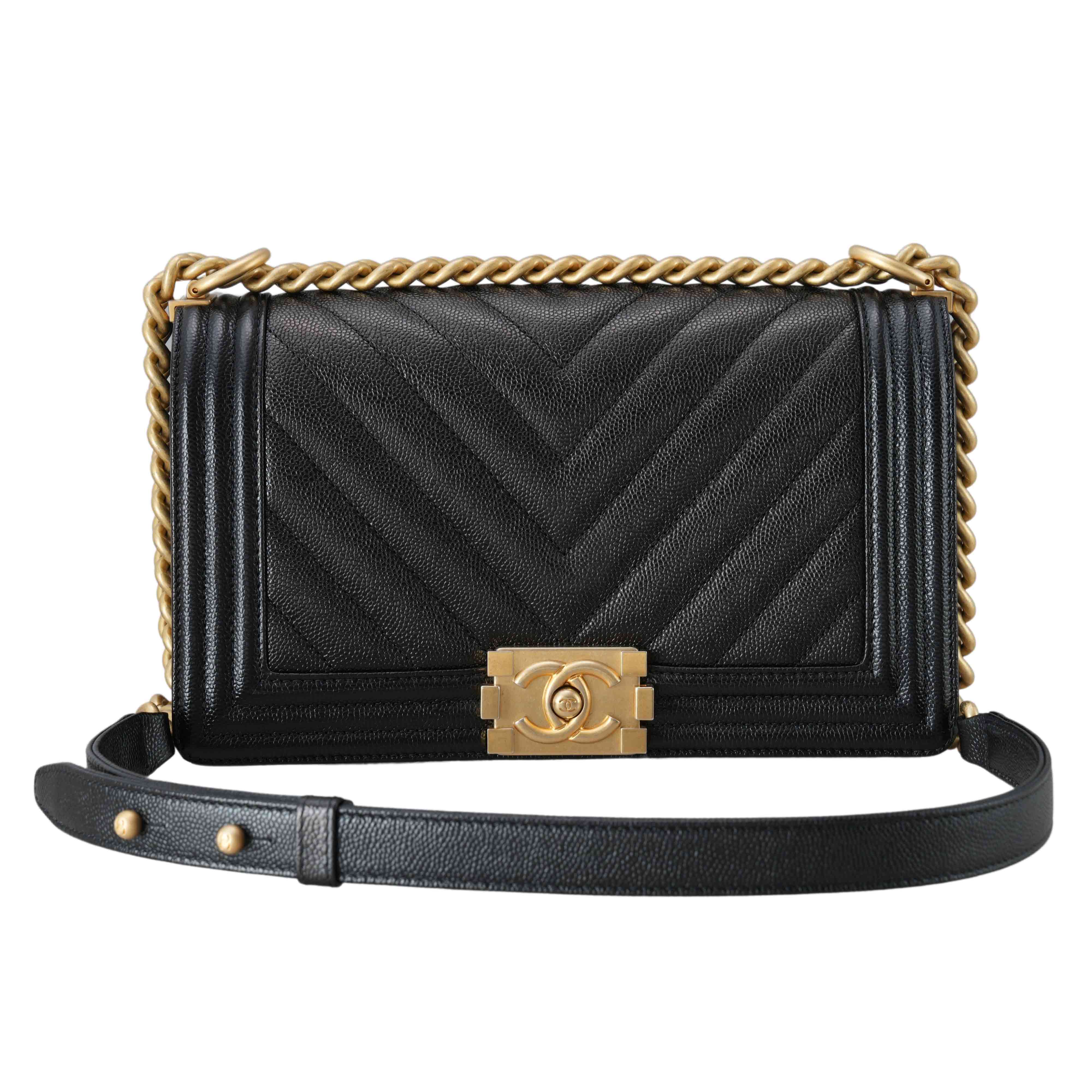 CHANEL(USED)샤넬 캐비어 쉐브론 보이샤넬 미듐 플랩백