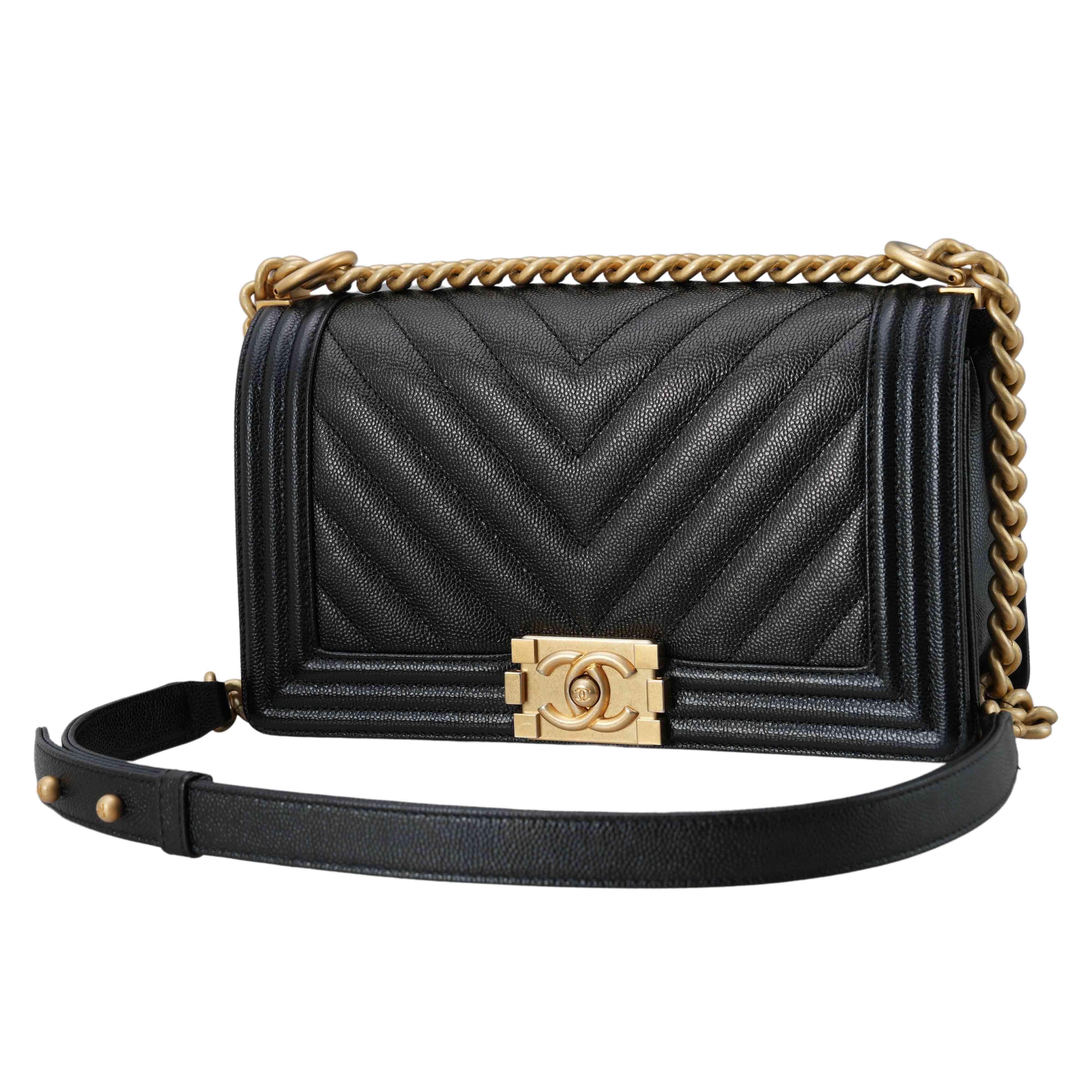 CHANEL(USED)샤넬 캐비어 쉐브론 보이샤넬 미듐 플랩백