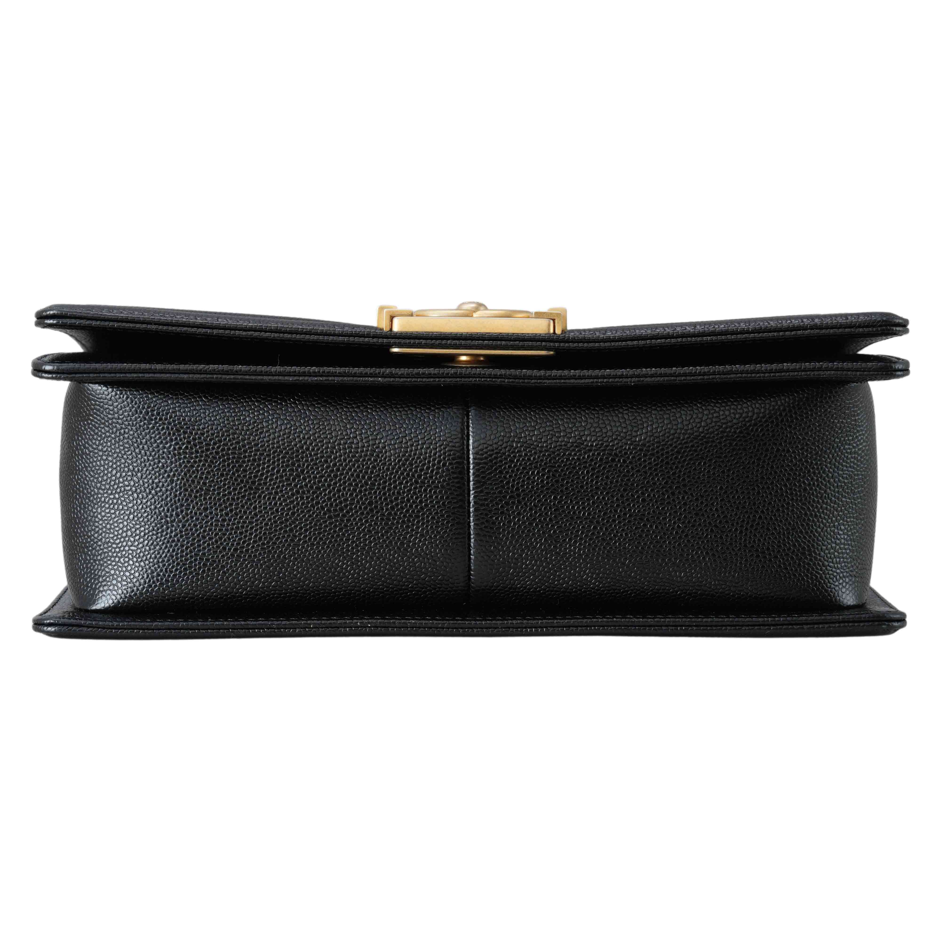CHANEL(USED)샤넬 캐비어 쉐브론 보이샤넬 미듐 플랩백