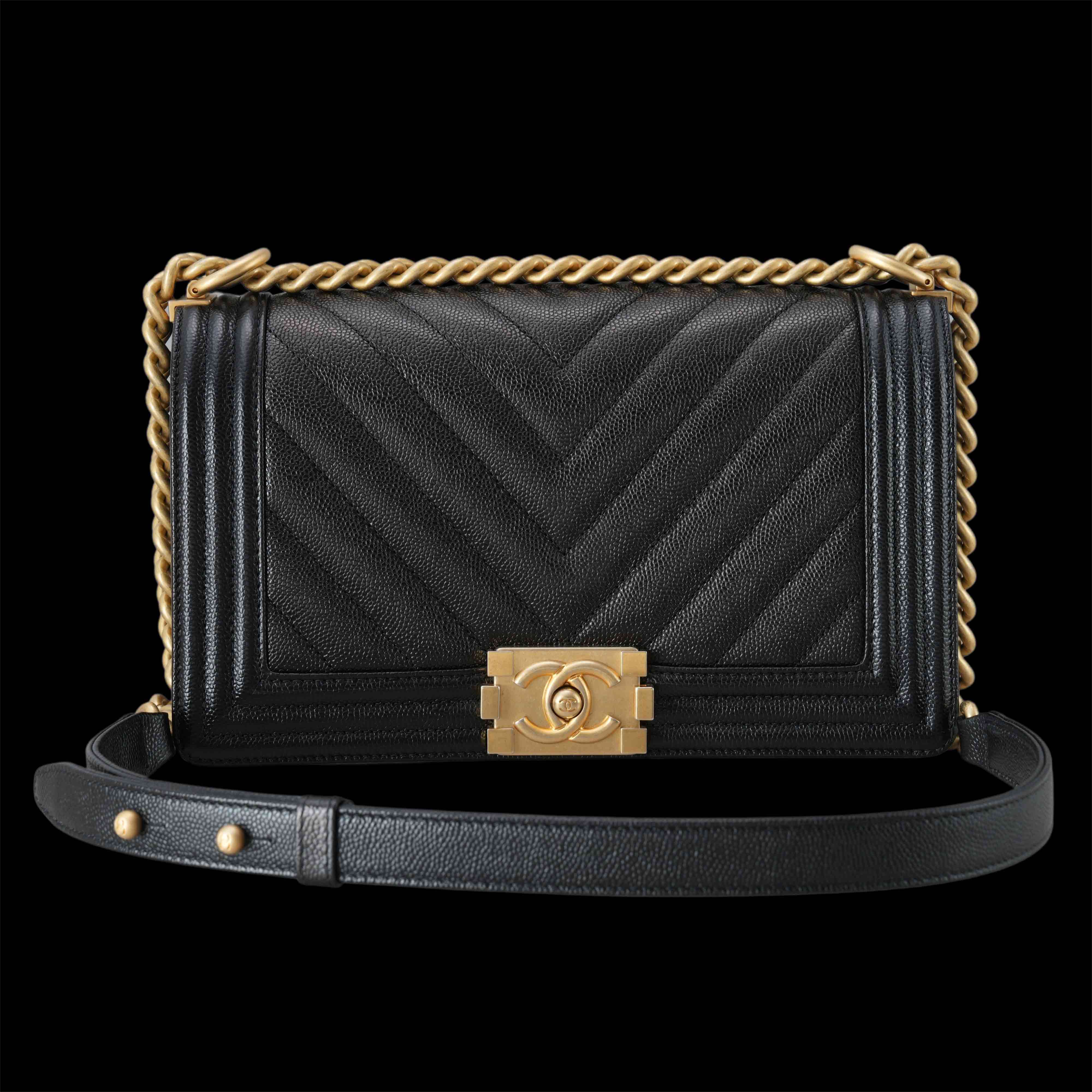 CHANEL(USED)샤넬 캐비어 쉐브론 보이샤넬 미듐 플랩백