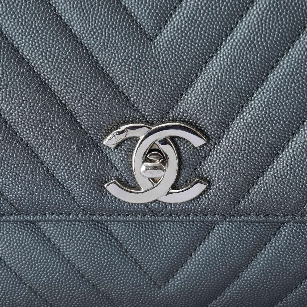 CHANEL(USED)샤넬 캐비어 코코핸들 쉐브론 미듐