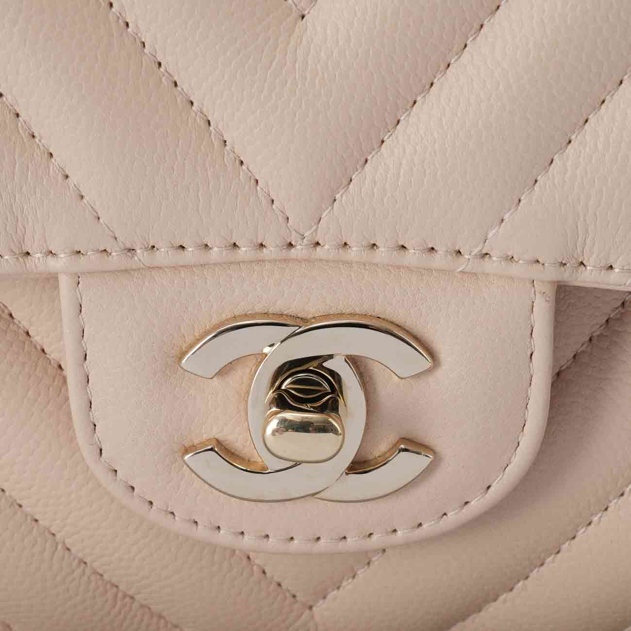 CHANEL(USED)샤넬 캐비어 클래식 쉐브론 미듐 플랩백