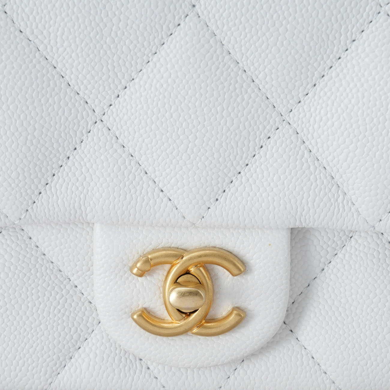 CHANEL(USED)샤넬 캐비어 하트볼 체인 플랩백