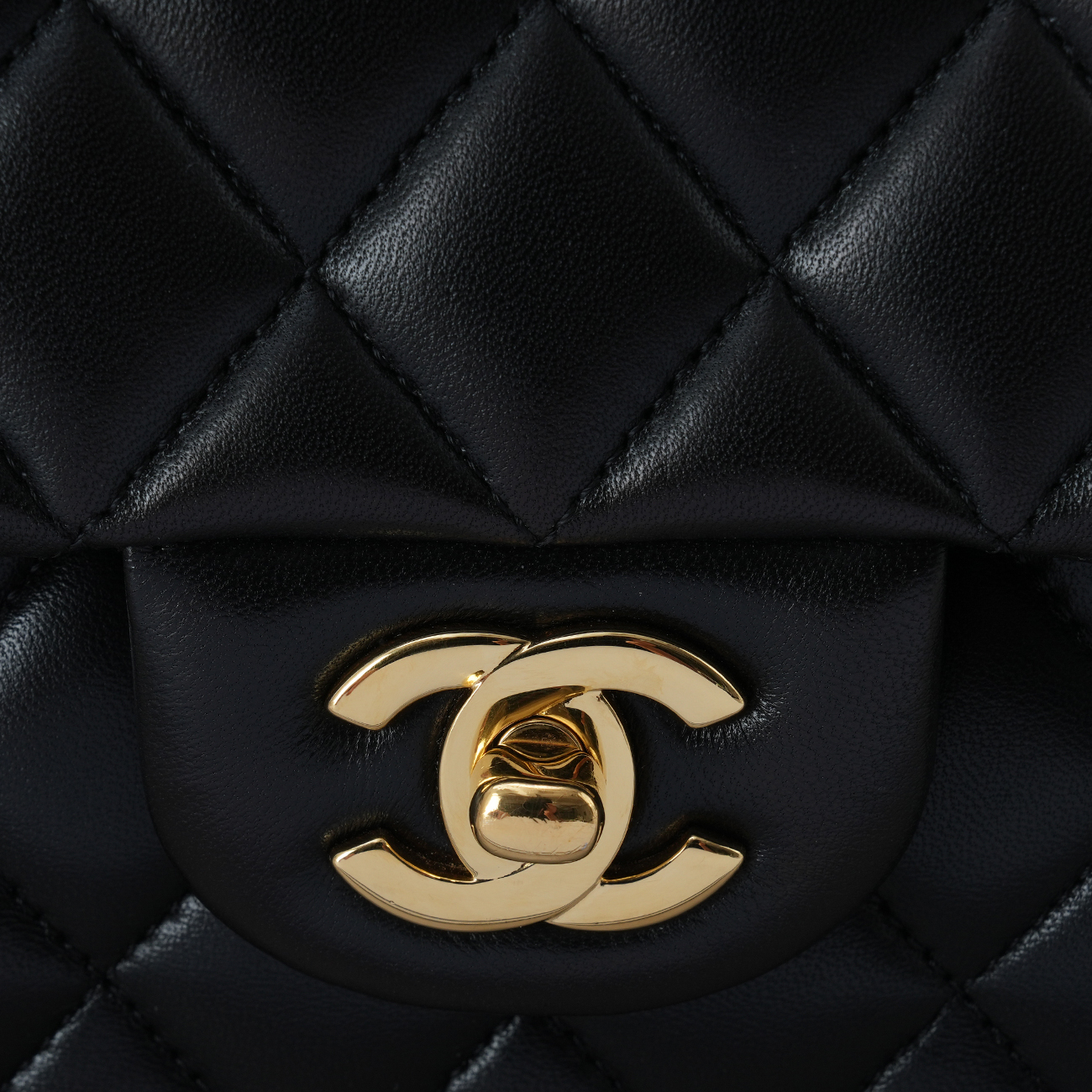 CHANEL(USED)샤넬 램스킨 클래식 미듐 플랩백