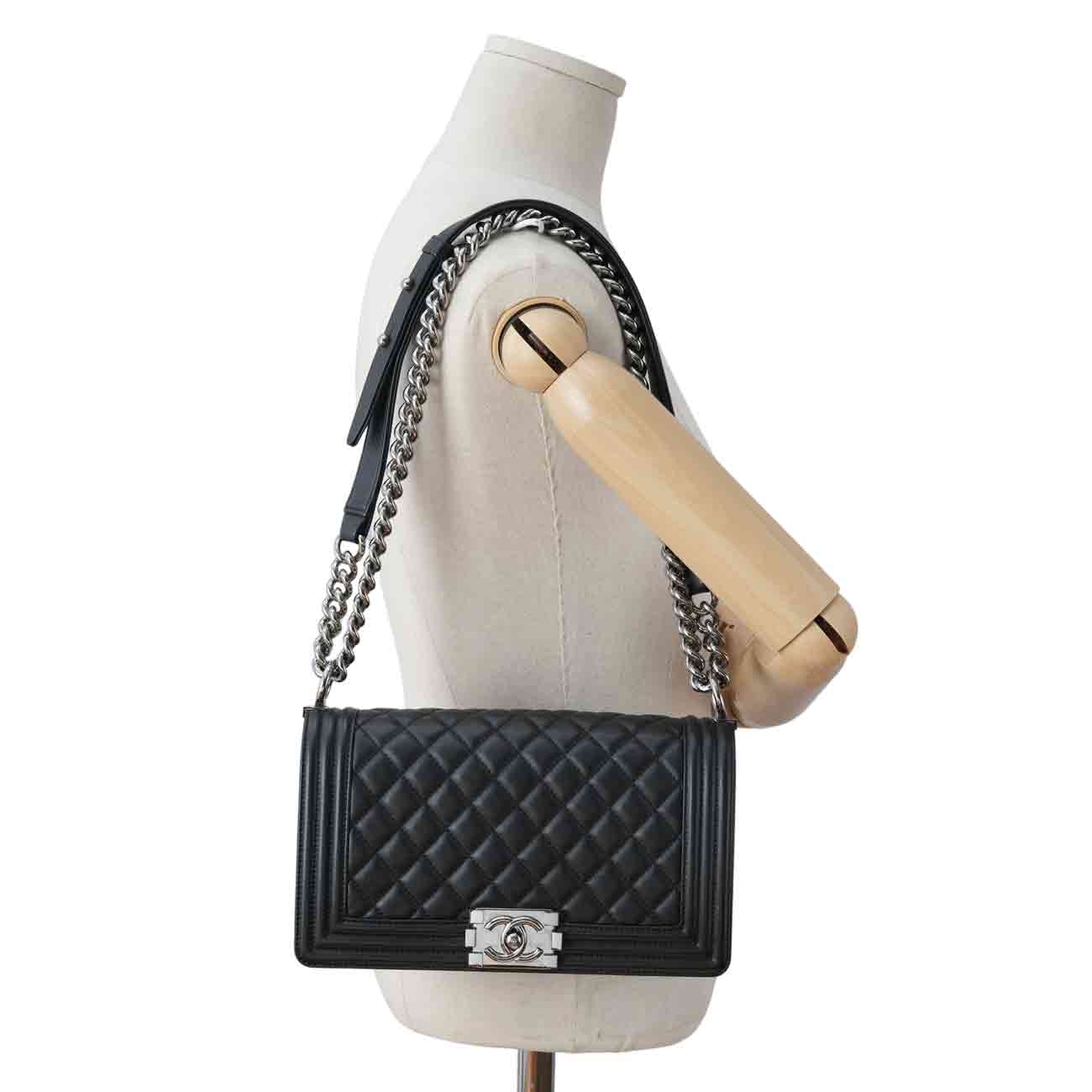 CHANEL(USED)샤넬 램스킨 보이샤넬 미듐 플랩백