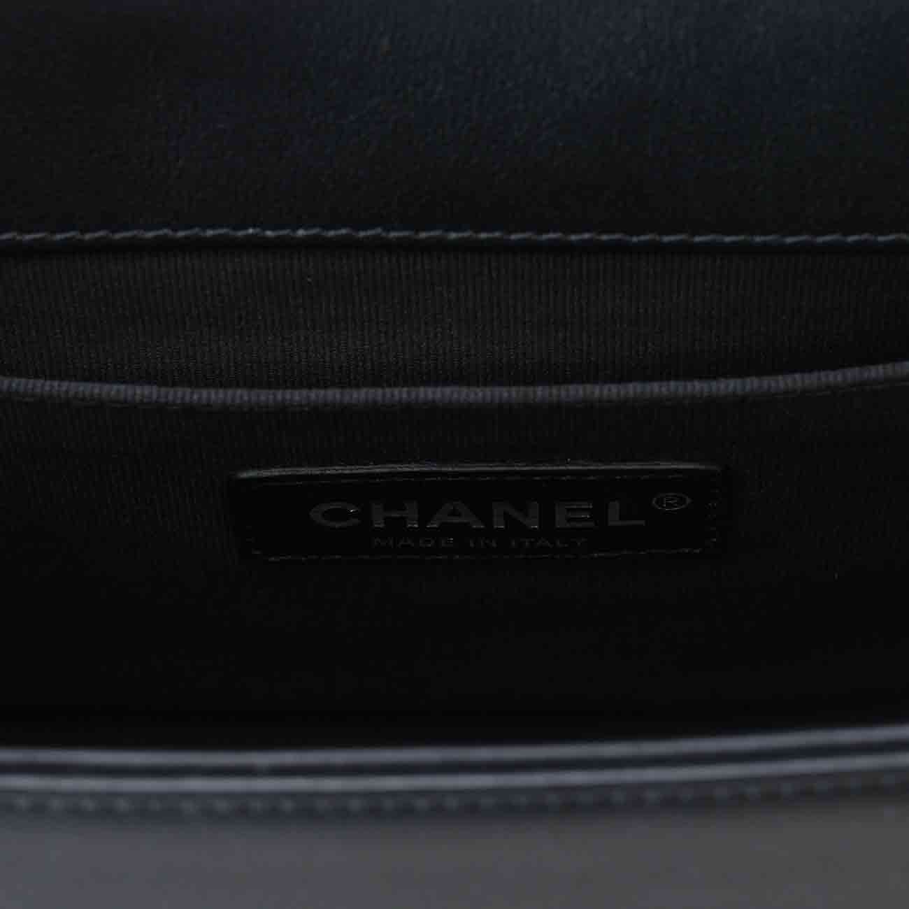 CHANEL(USED)샤넬 램스킨 보이샤넬 미듐 플랩백