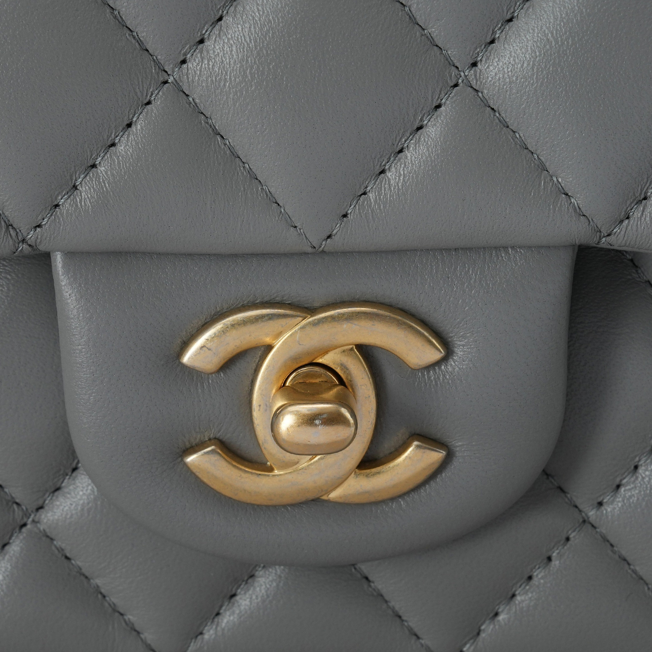 CHANEL(USED)샤넬 클래식 뉴미니 탑핸들