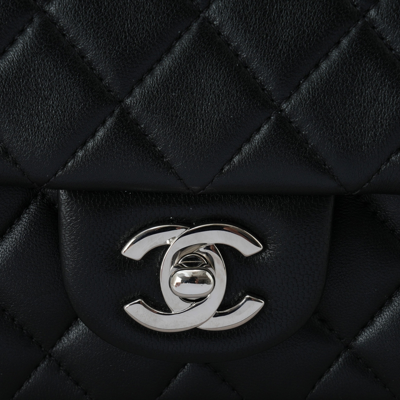CHANEL(USED)샤넬 A69900 램스킨 클래식 뉴미니 크로스백
