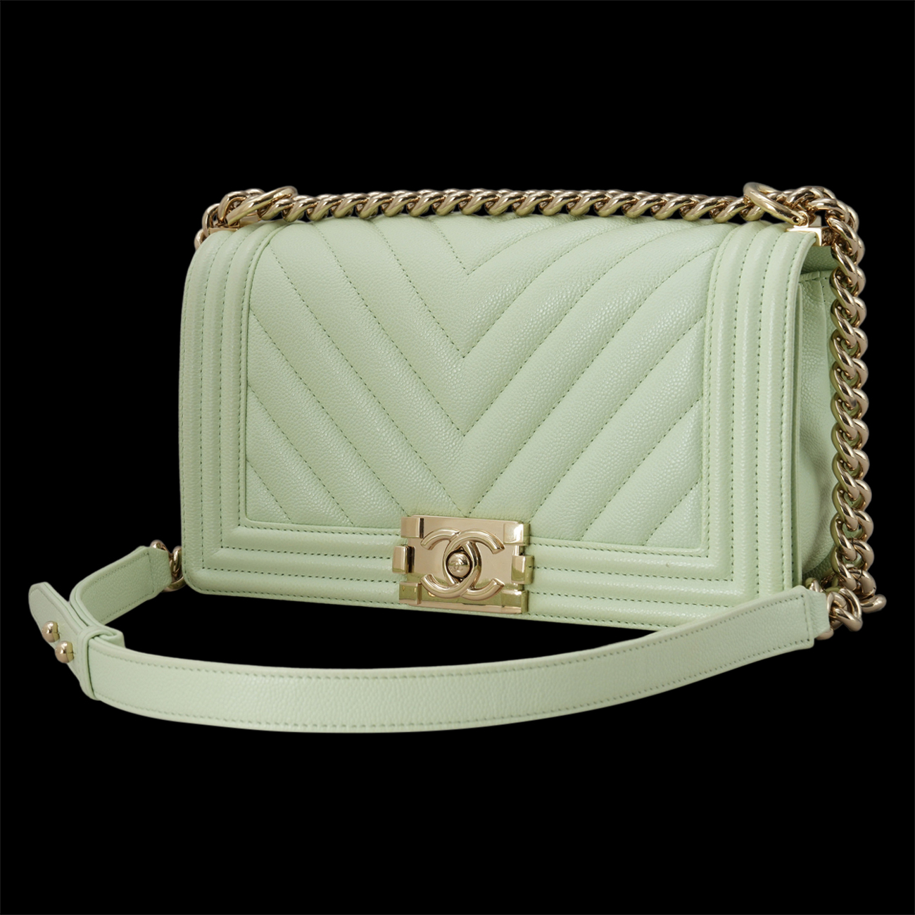 CHANEL(USED)샤넬 A67086 캐비어 쉐브론 보이샤넬 미듐 플랩백