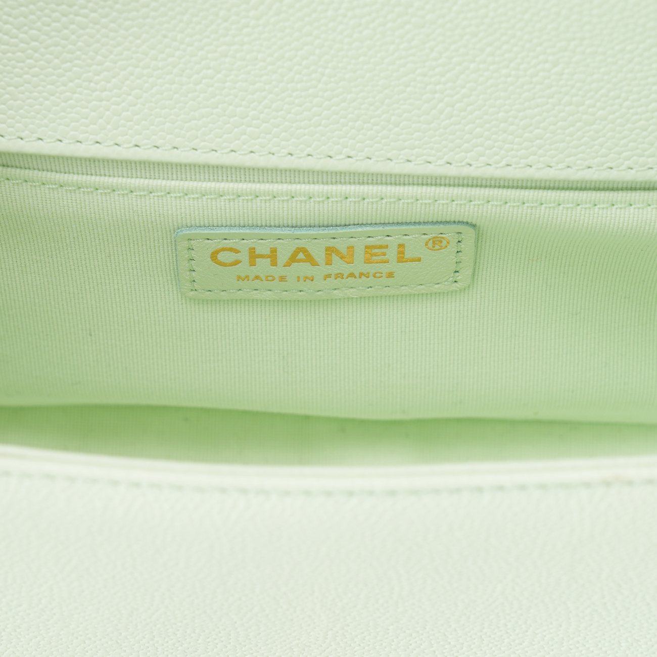CHANEL(USED)샤넬 A67086 캐비어 쉐브론 보이샤넬 미듐 플랩백
