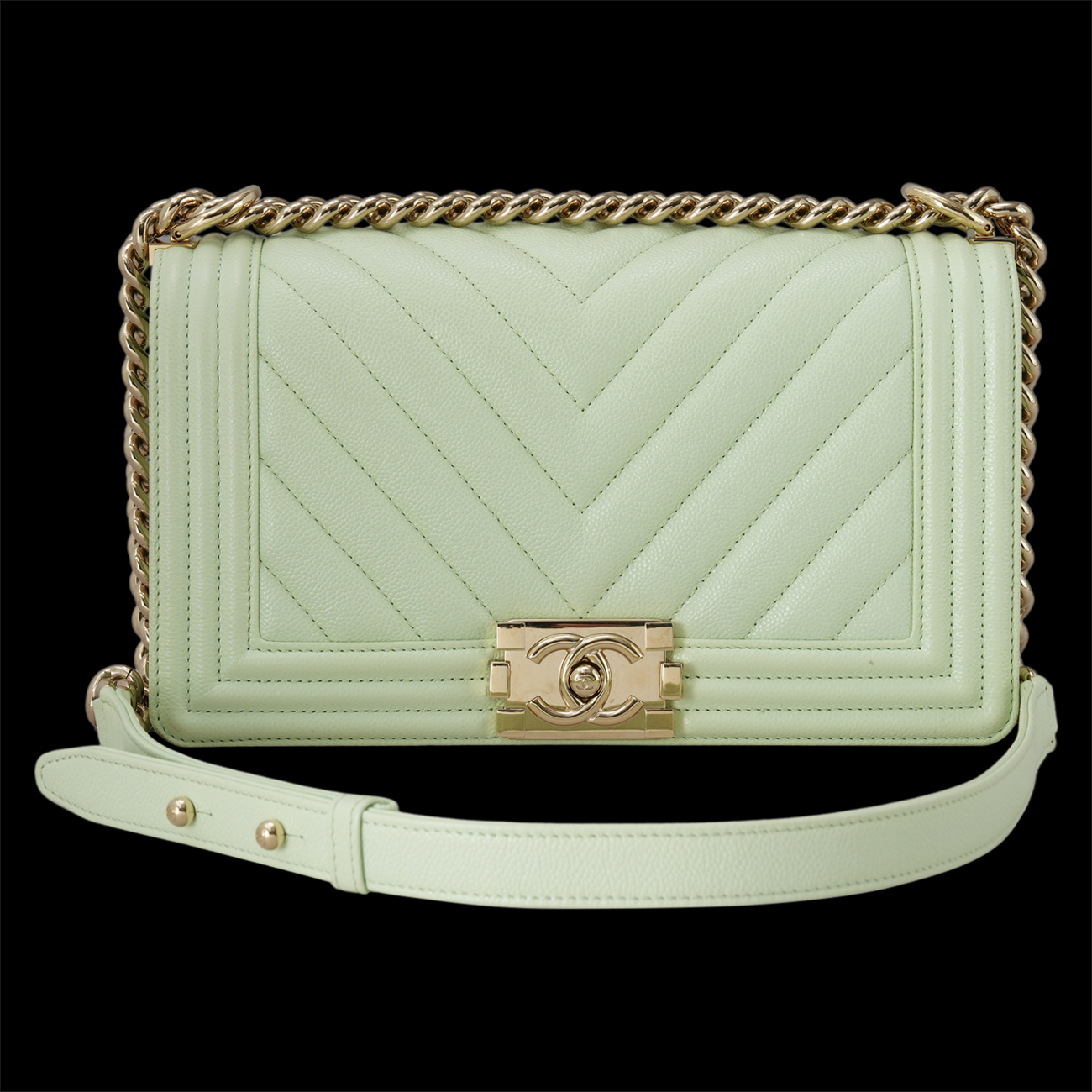 CHANEL(USED)샤넬 A67086 캐비어 쉐브론 보이샤넬 미듐 플랩백