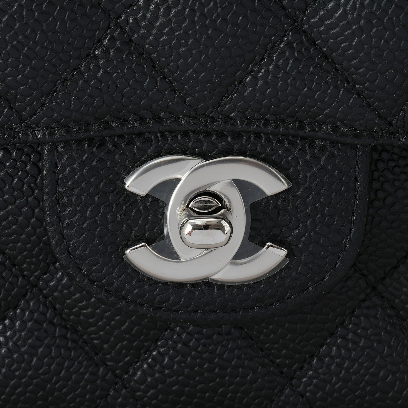CHANEL(USED)샤넬 클래식 캐비어 미듐 은장