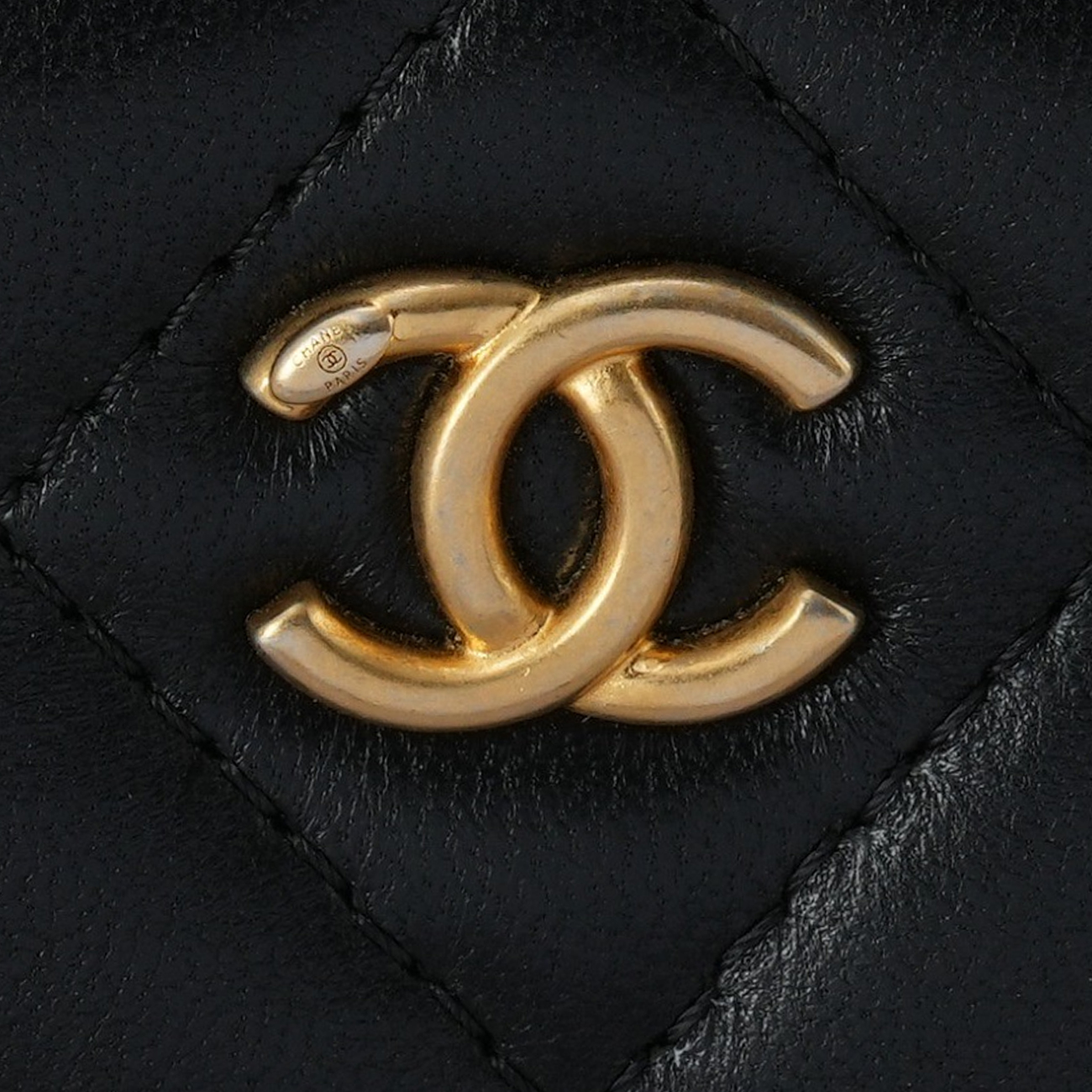 CHANEL(USED)샤넬 AP1447 골든볼 베니티 크로스백