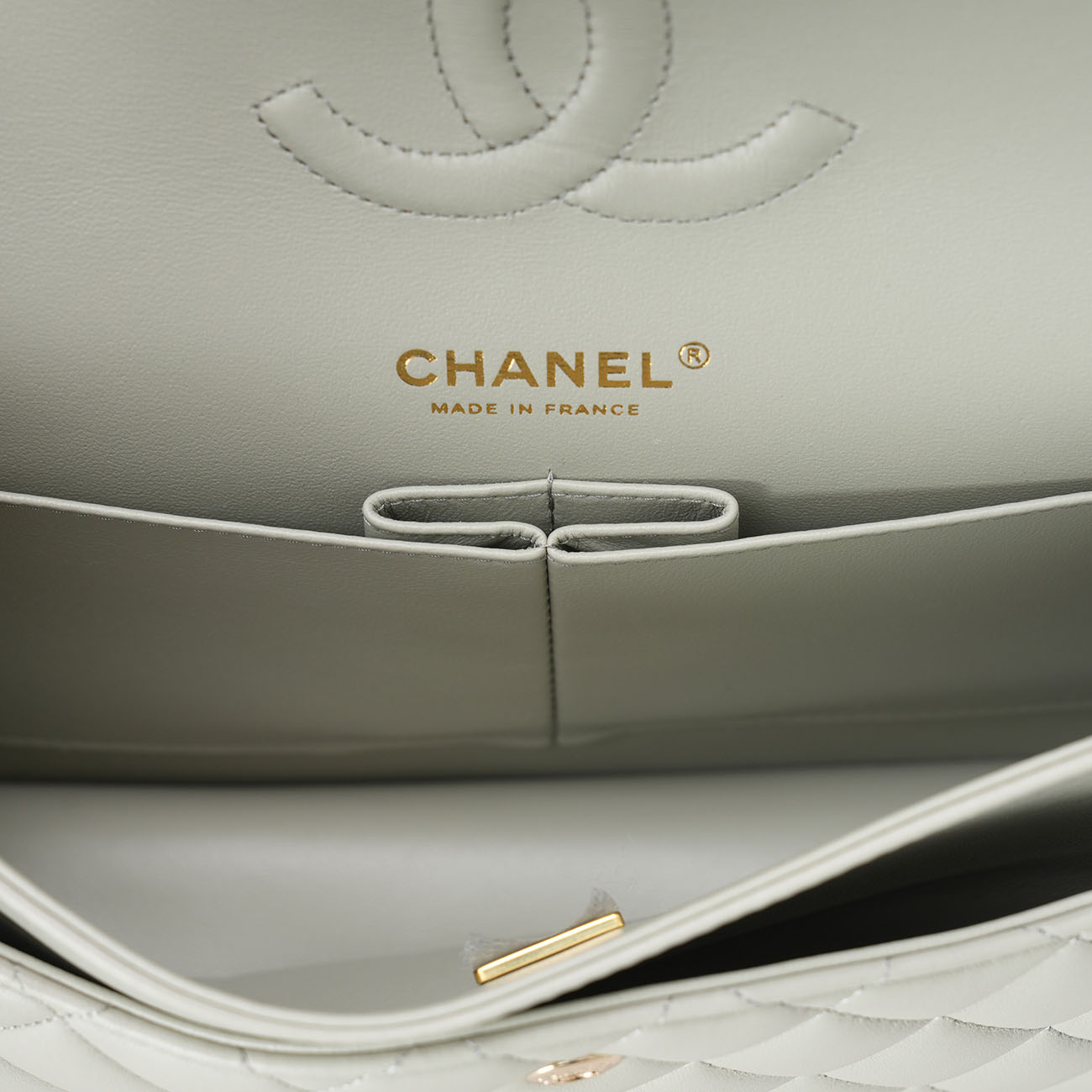 CHANEL(USED)샤넬 램스킨 클래식 미듐 플랩백