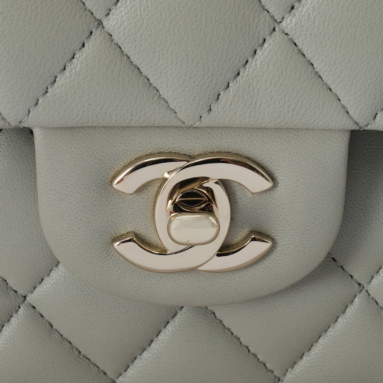 CHANEL(USED)샤넬 램스킨 클래식 미듐 플랩백