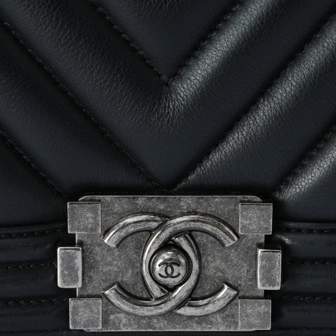 CHANEL(USED)샤넬 보이샤넬 쉐브론 미듐 플랩백