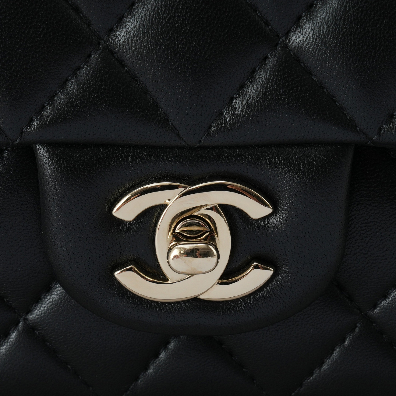 CHANEL(USED)샤넬 클래식 뉴미니 탑핸들