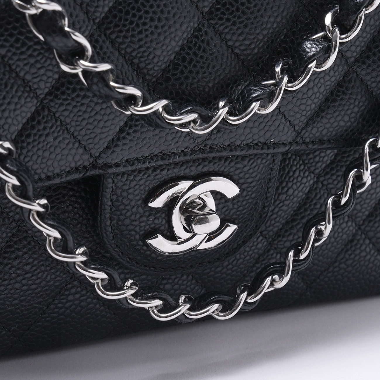 CHANEL(USED)샤넬 캐비어 클래식 미듐 플랩백