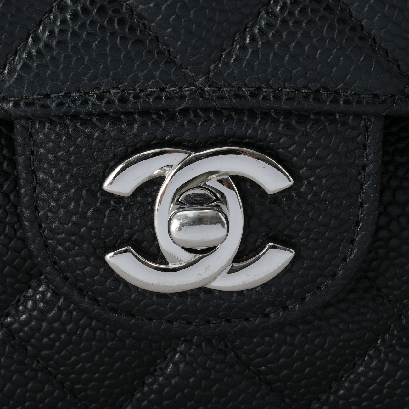 CHANEL(USED)샤넬 캐비어 클래식 미듐 플랩백