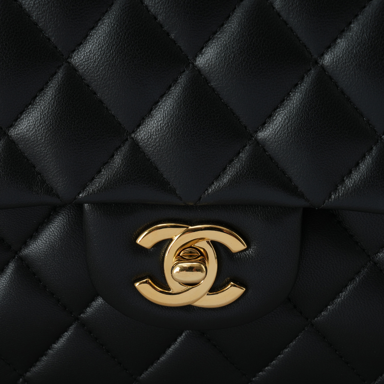 CHANEL(USED)샤넬 램스킨 클래식 미듐 플랩백