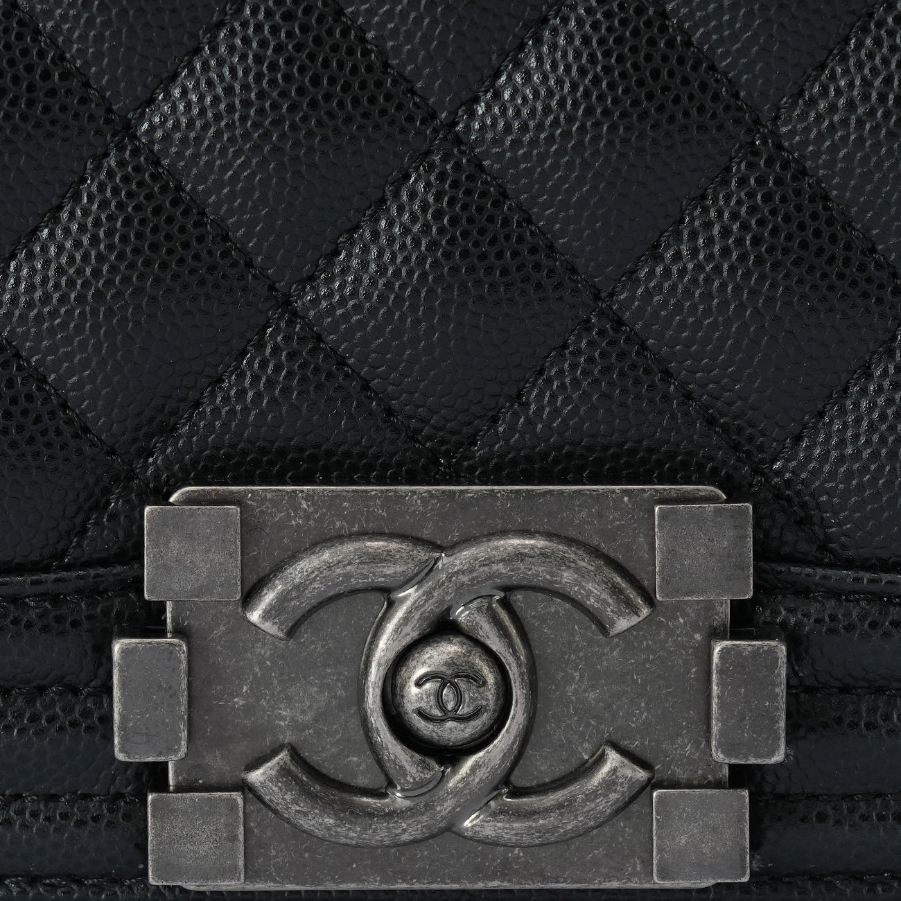 CHANEL(USED)샤넬 A67086 캐비어 보이샤넬 미듐 플랩백