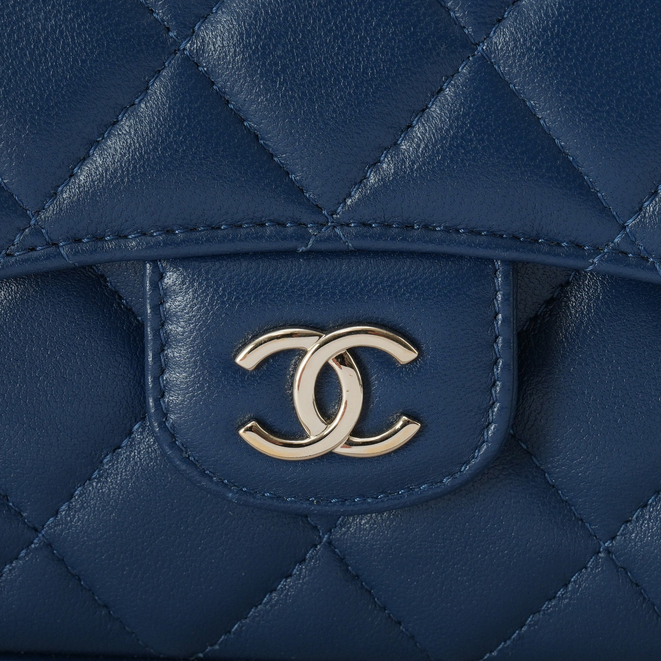 CHANEL(USED)샤넬 AP2682 램스킨 탑핸들 미니 베니티 크로스백