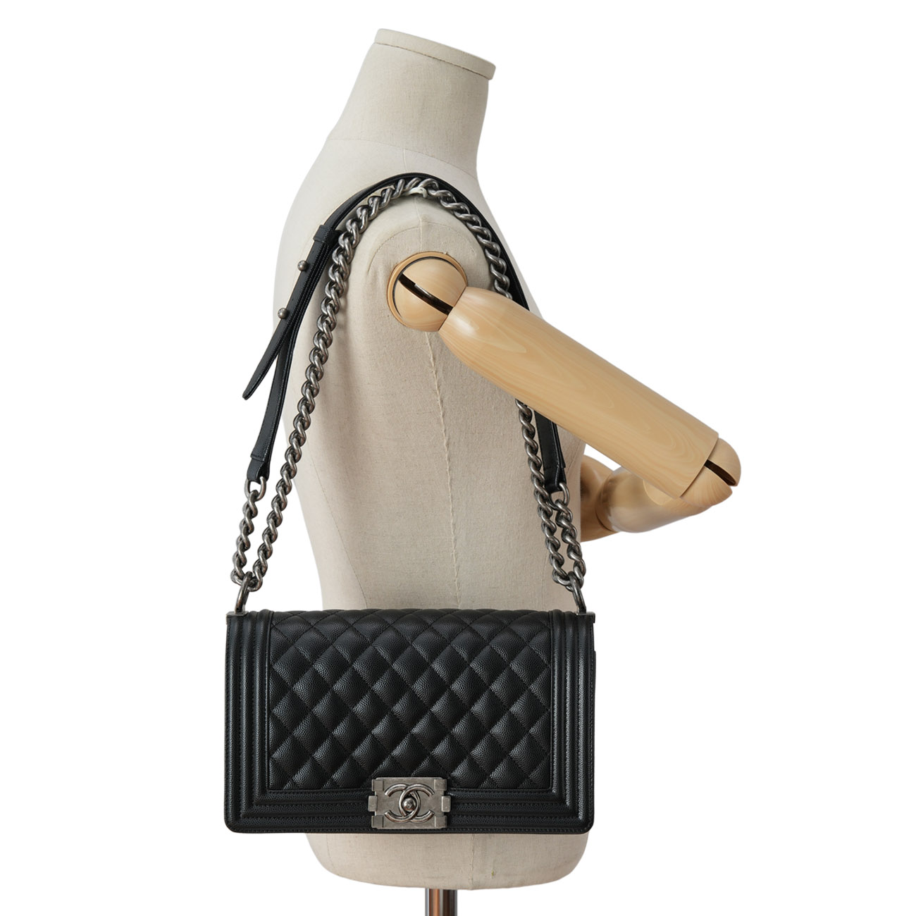 CHANEL(USED)샤넬 A67086 캐비어 보이샤넬 미듐 플랩백
