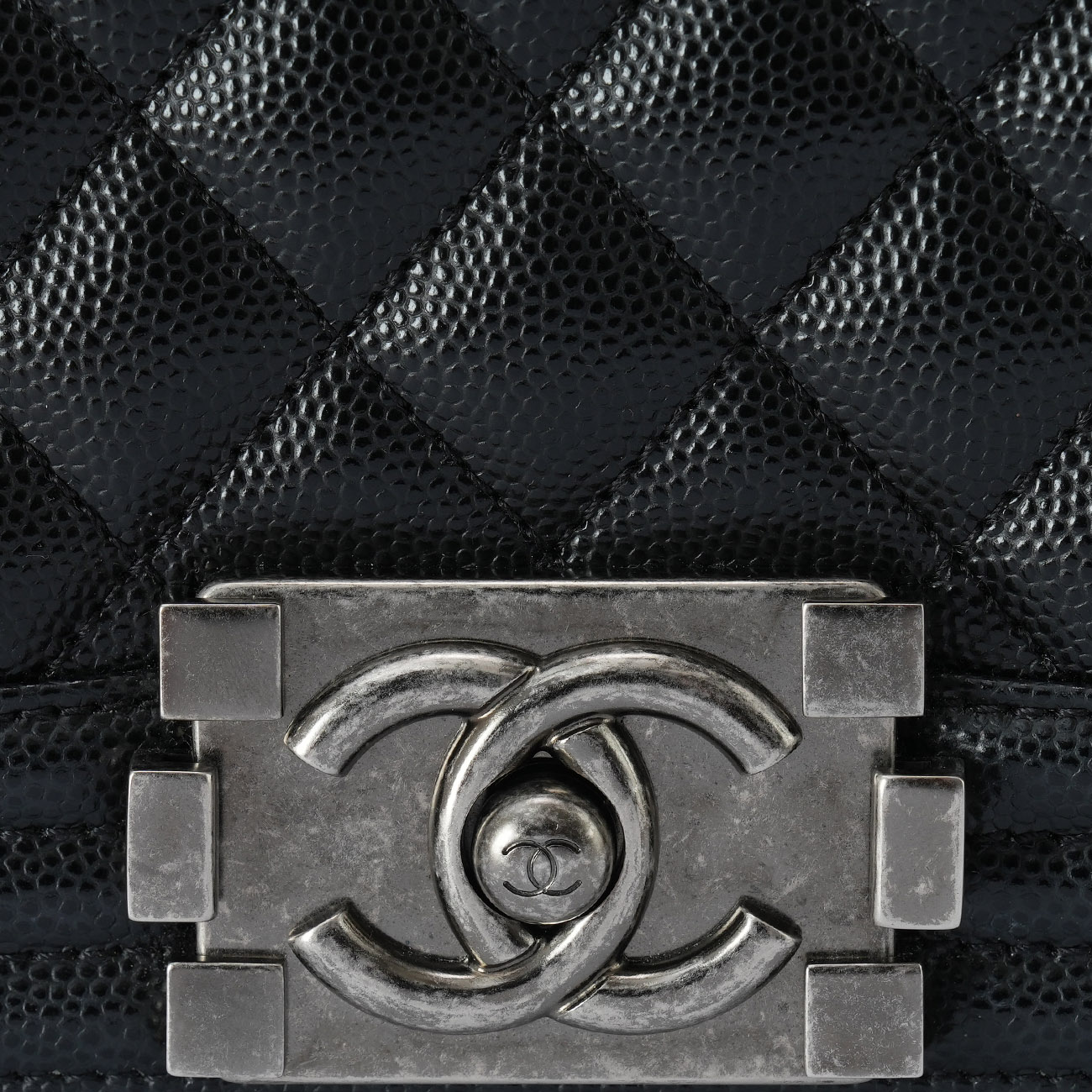 CHANEL(USED)샤넬 A67086 캐비어 보이샤넬 미듐 플랩백