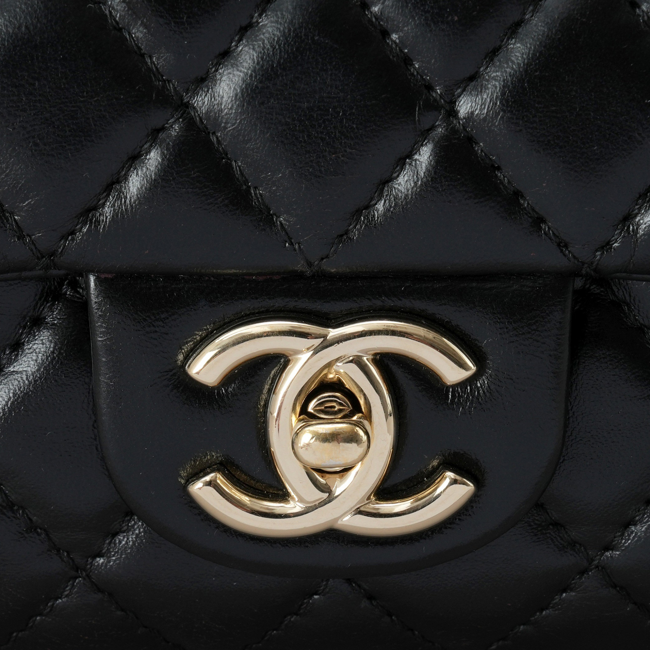 CHANEL(USED)샤넬 램스킨 클래식 미듐 플랩백