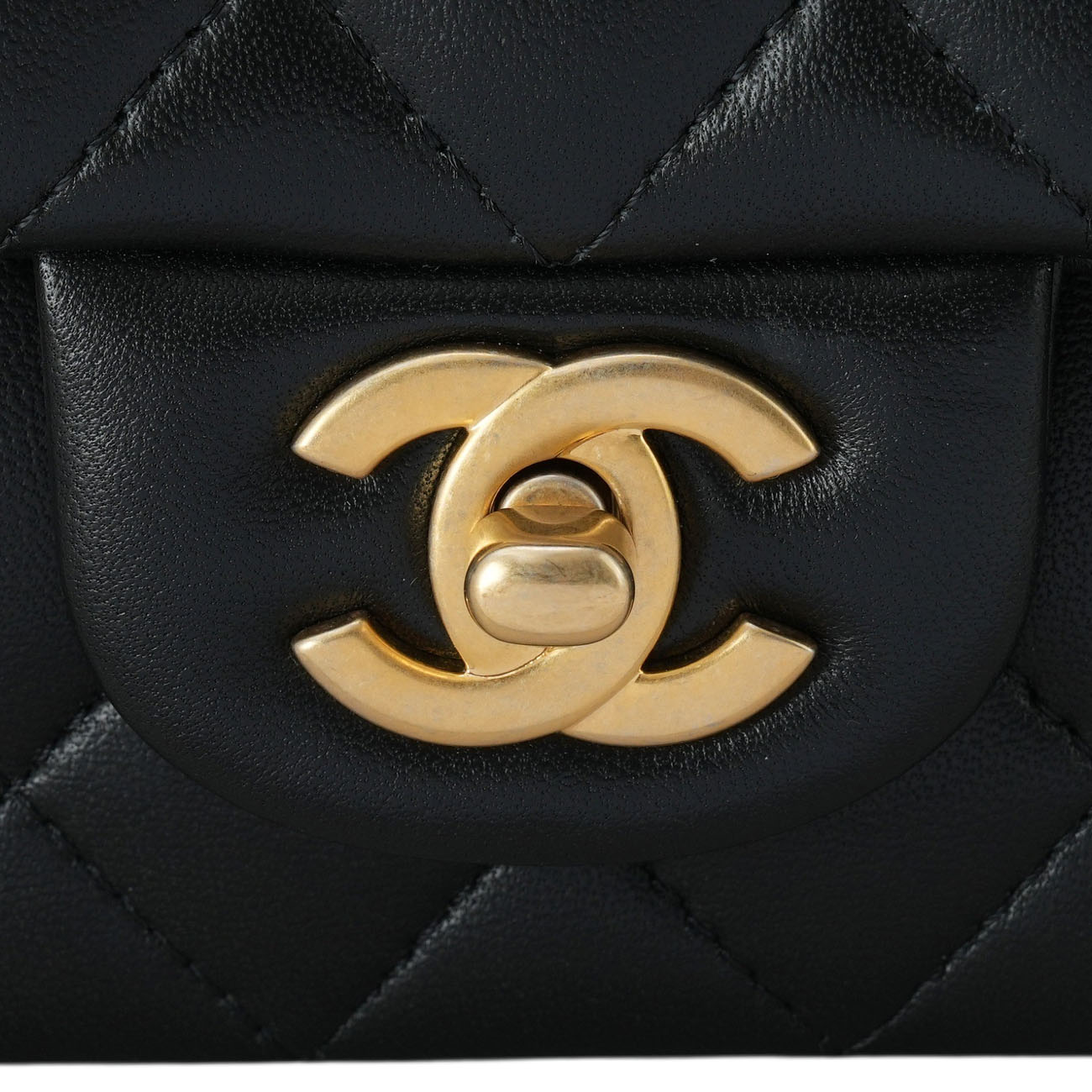 CHANEL(USED)샤넬 램스킨 클래식 뉴미니 탑핸들