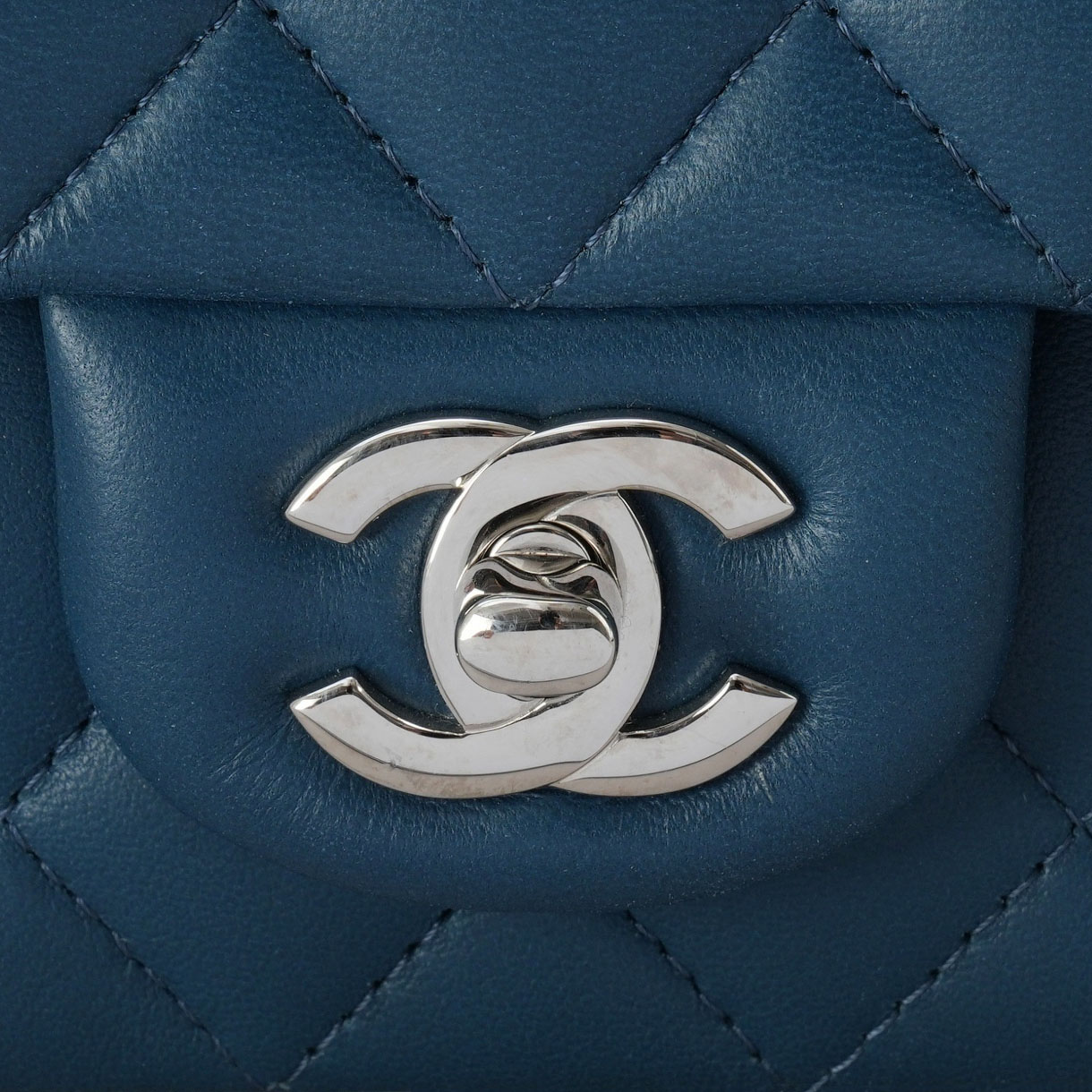 CHANEL(USED)샤넬 램스킨 클래식 뉴미니 크로스백