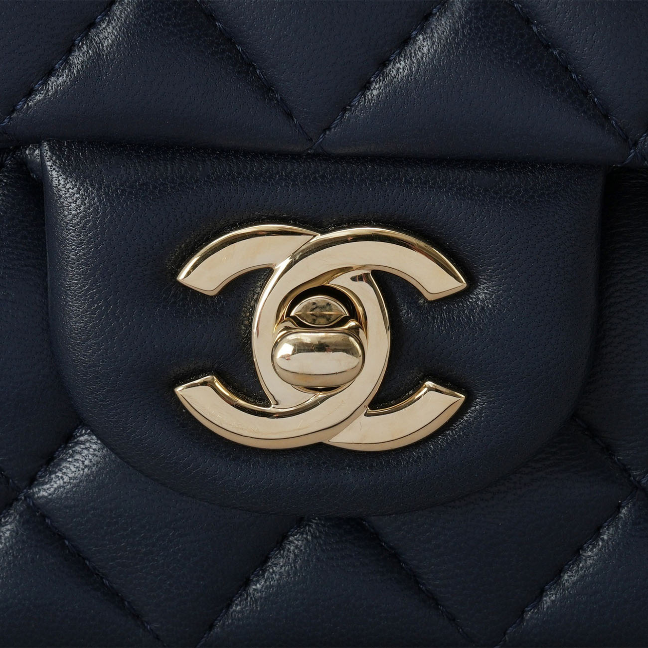 CHANEL(USED)샤넬 램스킨 클래식 뉴미니 탑핸들