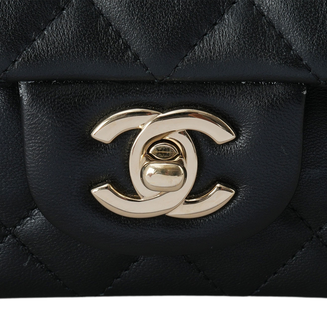 CHANEL(USED)샤넬 A69900 램스킨 클래식 뉴미니 크로스백