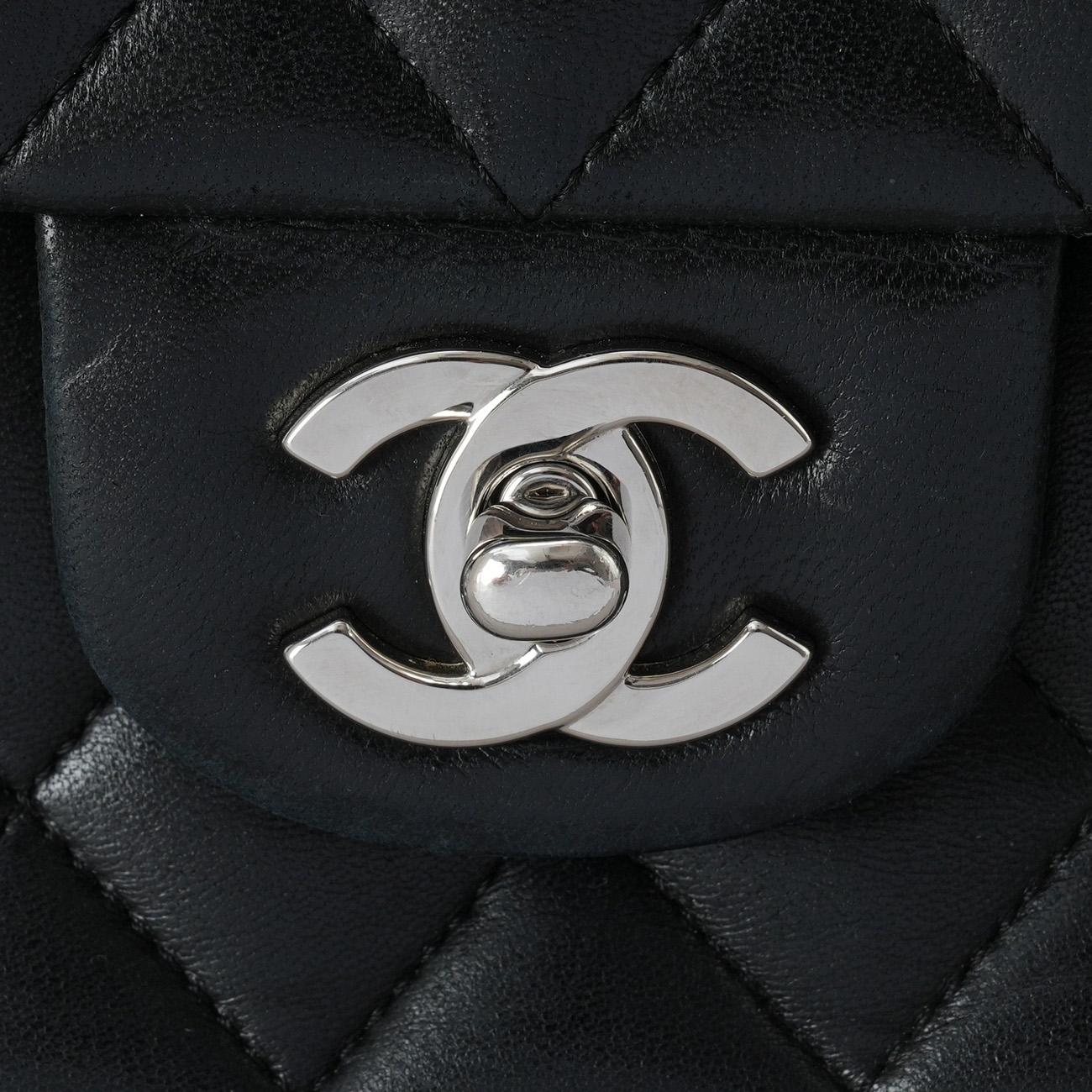 CHANEL(USED)샤넬 램스킨 클래식 미듐 플랩백