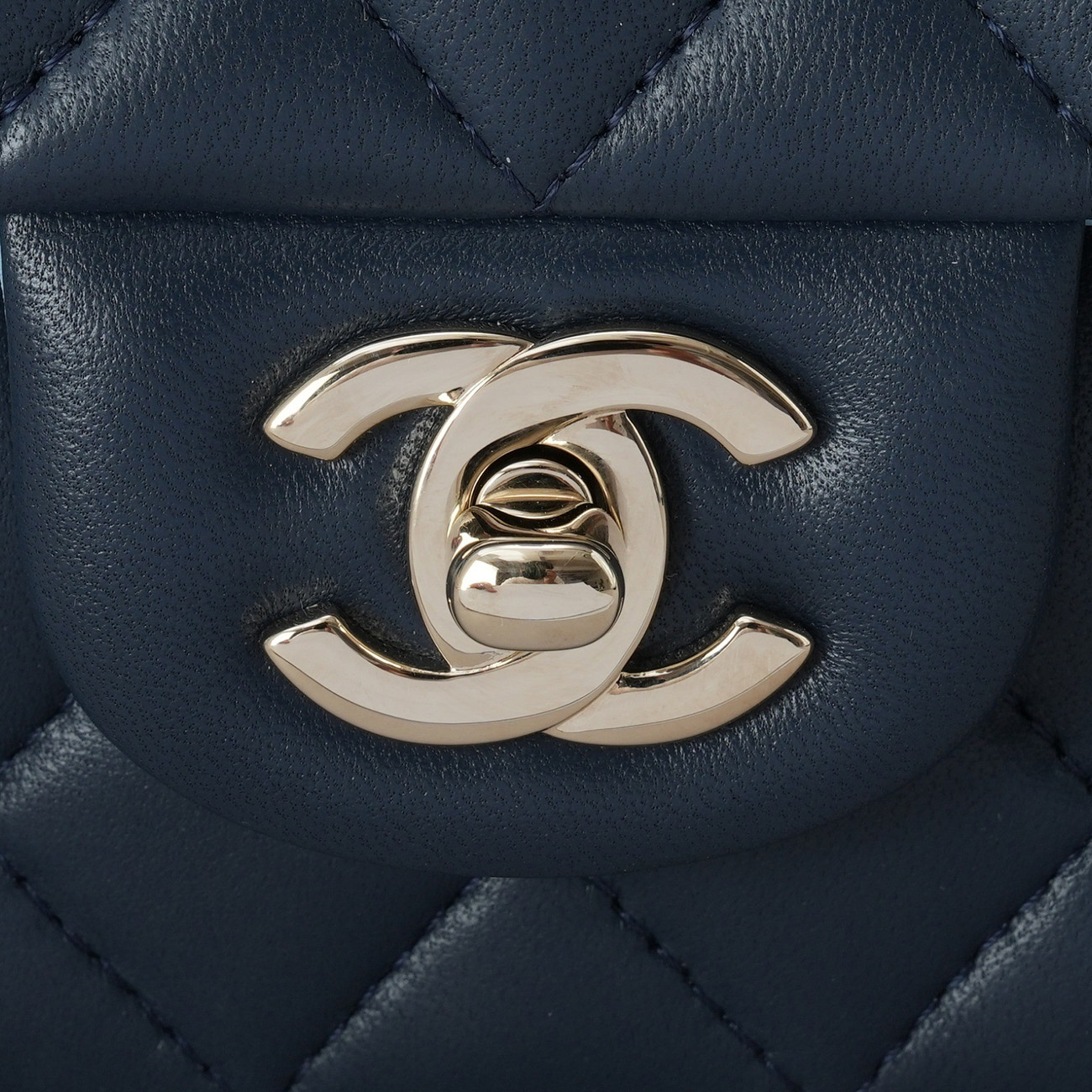 CHANEL(USED)샤넬 램스킨 클래식 뉴미니 탑핸들