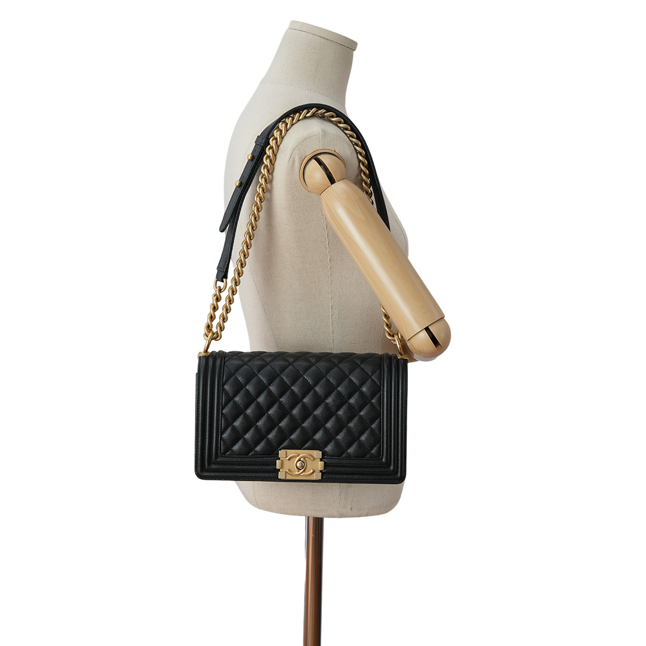 CHANEL(USED)샤넬 A67086 캐비어 보이샤넬 미듐 플랩백