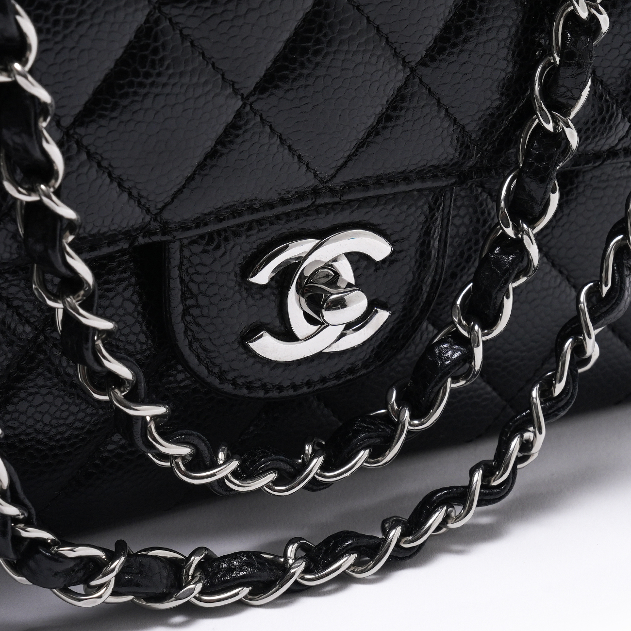 CHANEL(USED)샤넬 캐비어 클래식 미듐 플랩백
