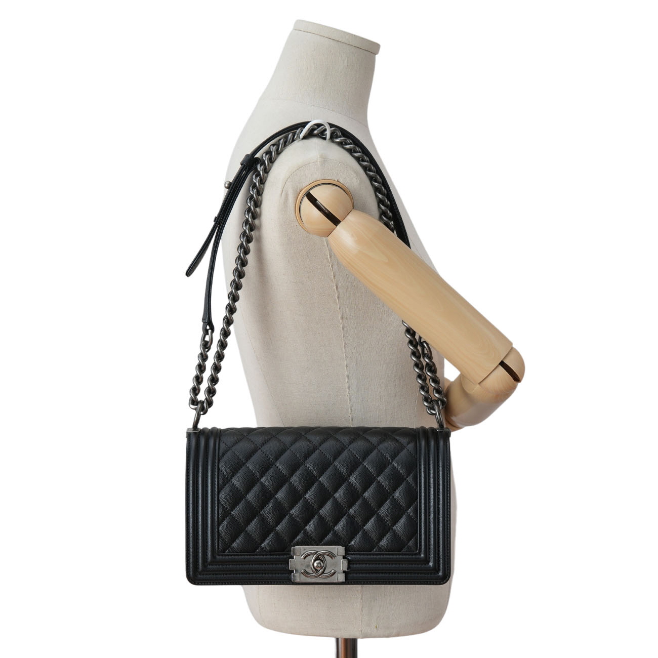 CHANEL(USED)샤넬 A67086 캐비어 보이샤넬 미듐 플랩백