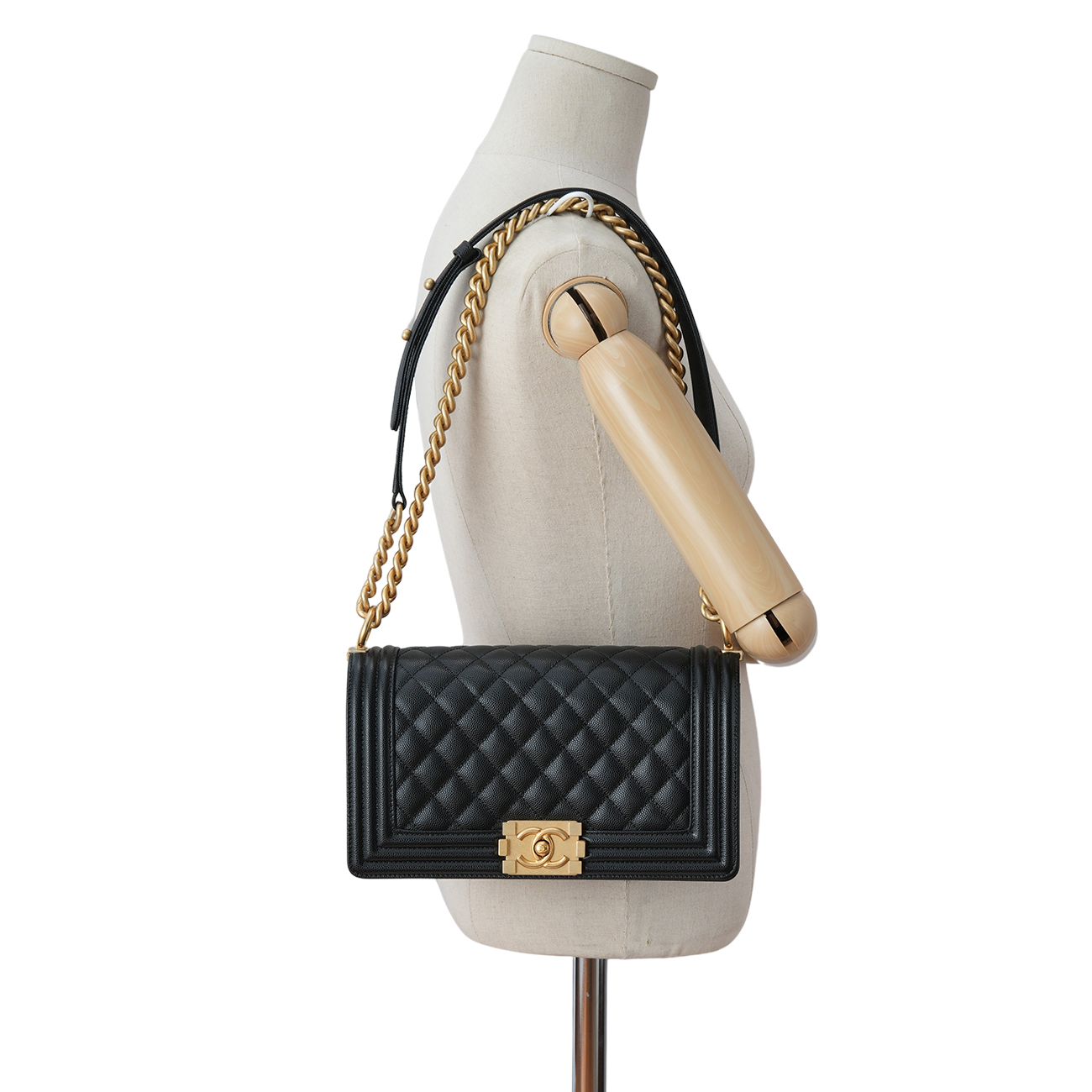 CHANEL(USED)샤넬 A67086 캐비어 보이샤넬 미듐 플랩백