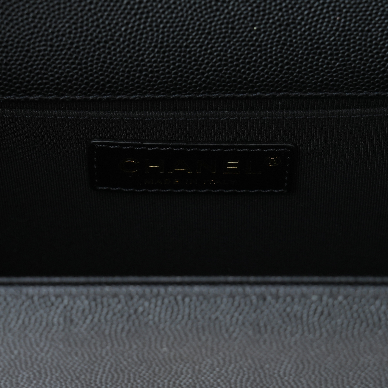 CHANEL(USED)샤넬 A67086 캐비어 보이샤넬 미듐 플랩백