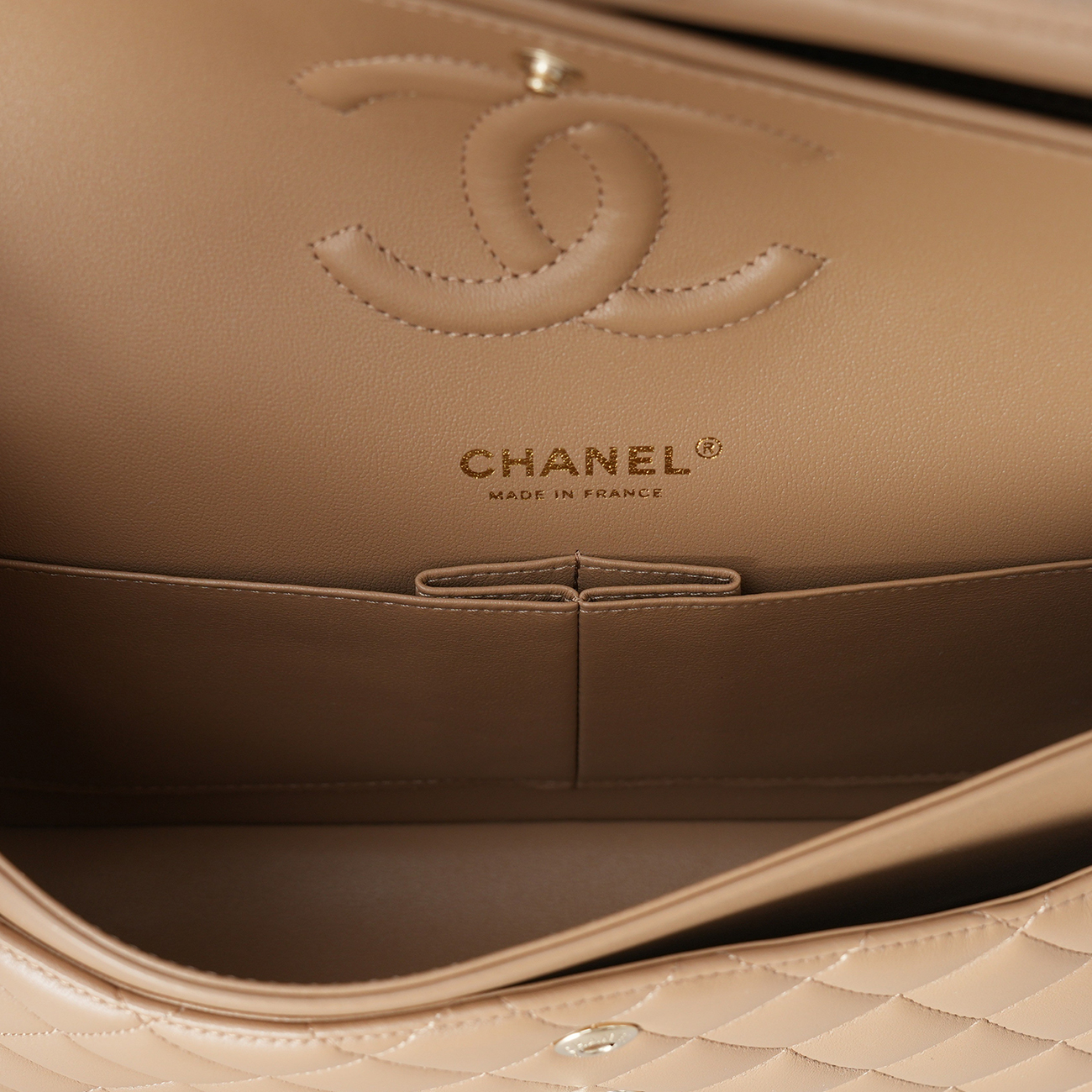 CHANEL(USED)샤넬 램스킨 클래식 미듐 플랩백